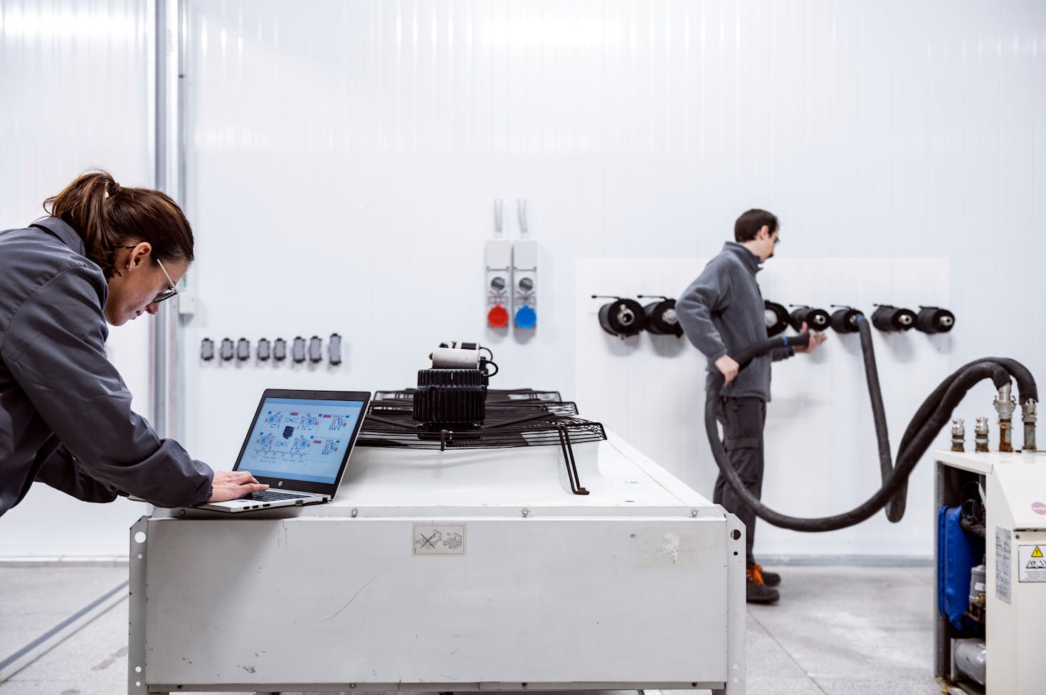 In the Heat Pumps Lab, individual heat pumps and complete systems can be tested under stationary and dynamic conditions.