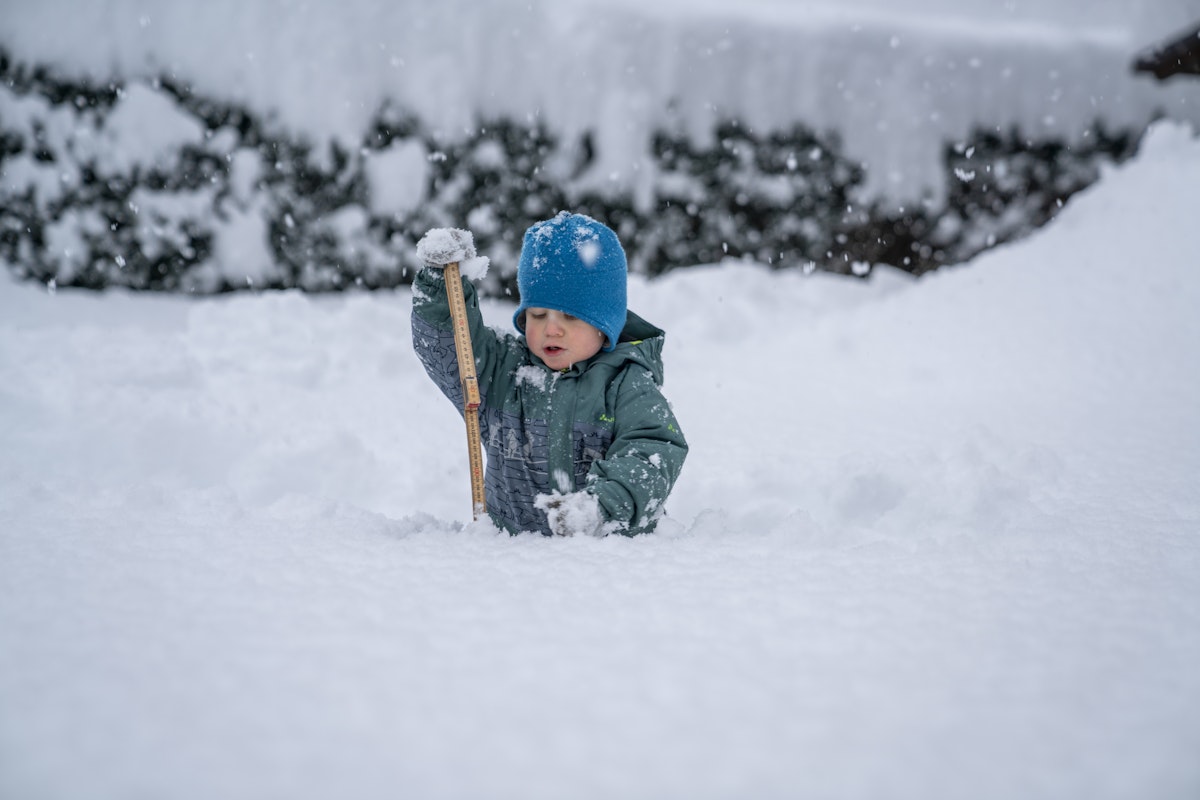 Measuring snow depth Eurac Research