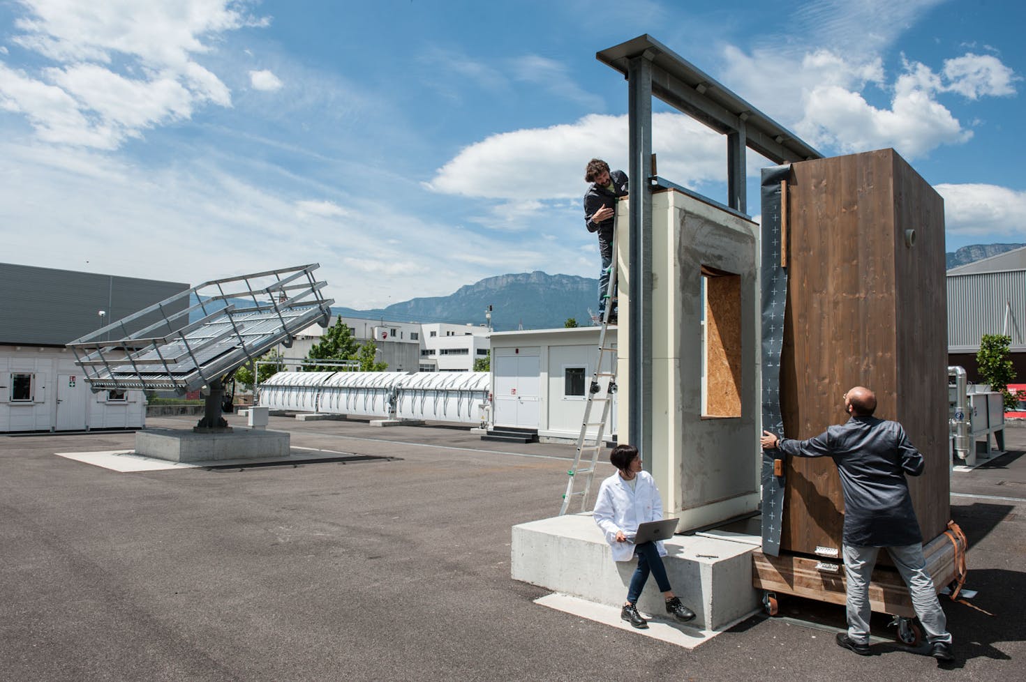 The PV Integration Lab is a facility for the integration of photovoltaic systems in buildings and grids.