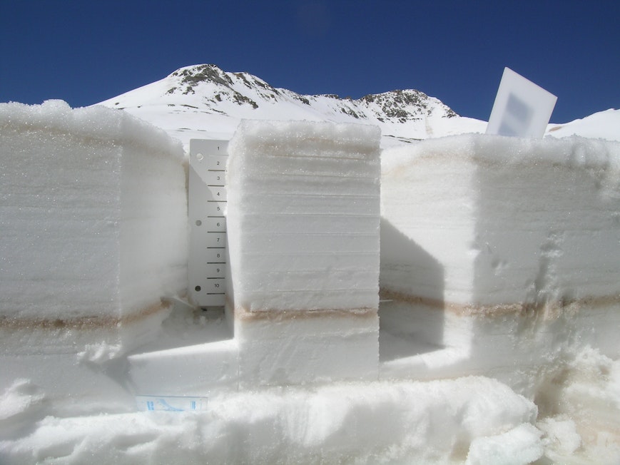 The snowpack is a complex structure, its layers tell the story of the winter from the first to the most recent snowfall.