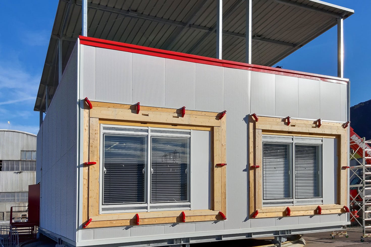 The Façade System Interactions Lab is designed to assess the interaction between the elements that make up a building and its interior environment.