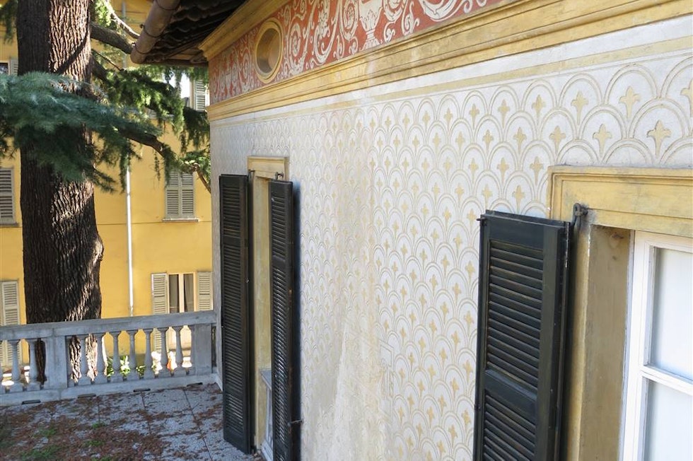 Villa Castelli facade frescos