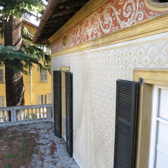 Villa Castelli facade frescos