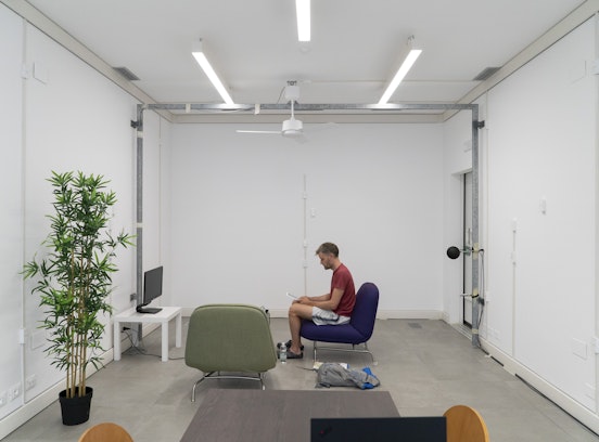 Enhancing Workplace Well-Being: The Impact of Building and Occupant Factors on Perceived Air Quality