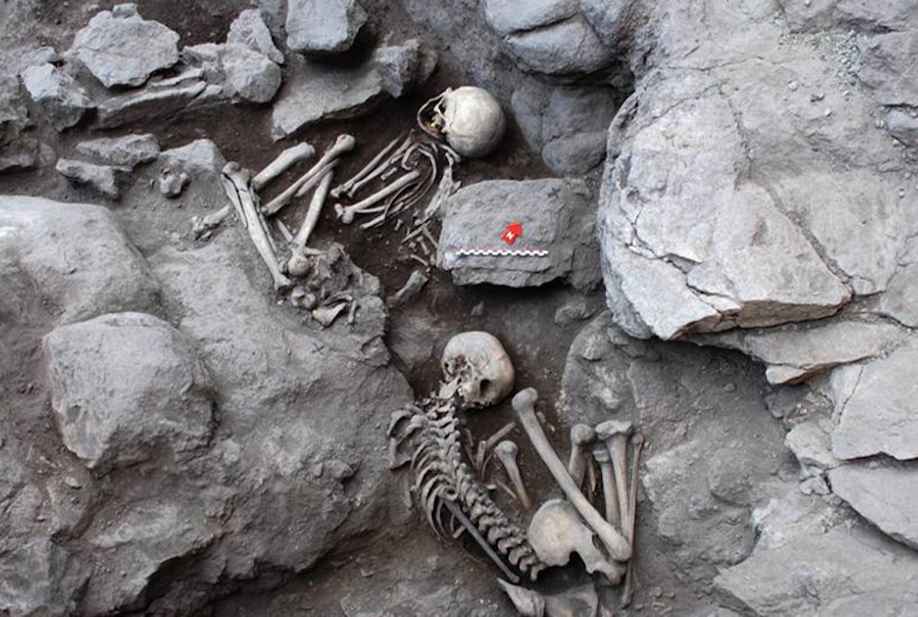  The father, son and infant found in a prehistoric tomb