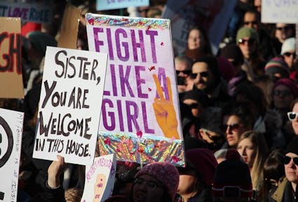 Haben Frauen das Zeug, um sich in der parlamentarischen Debatte kommunikativ durchzusetzen?