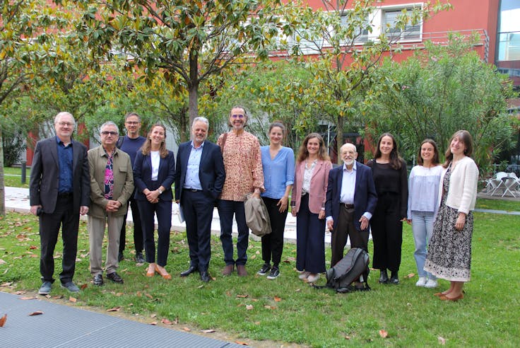 Understanding globalization: Who has access to global knowledge?